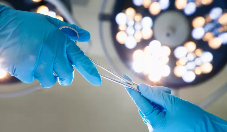 Uretrotomie : Définition, besoins et risques